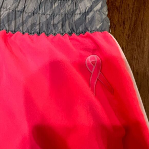 Under Armor Hot Pink Breast Cancer Awareness Semi Fitted Sz M Lined Sweat Shorts - Picture 5 of 6